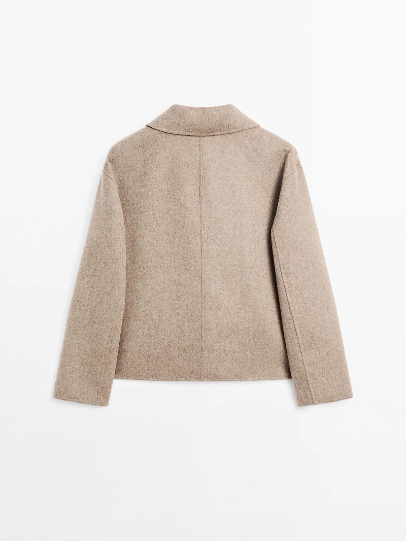 Manteau court laine avec boutons