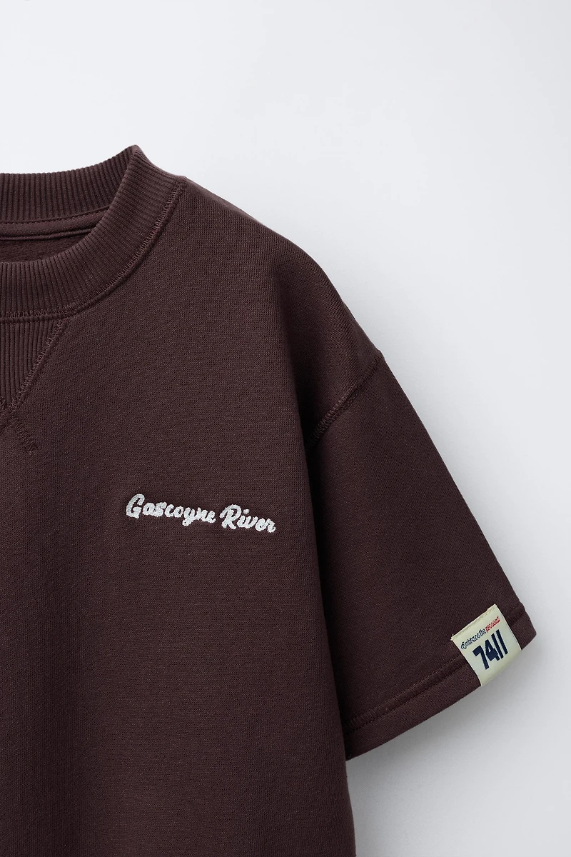 EMBROIDERED TEXT T-SHIRT AND BERMUDA SET