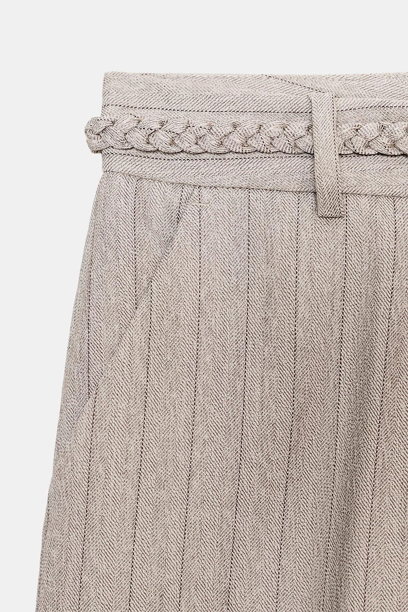 PANTALON CHEVRON AVEC CEINTURE TRESSÉE
