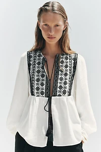 CONTRAST EMBROIDERY JACKET