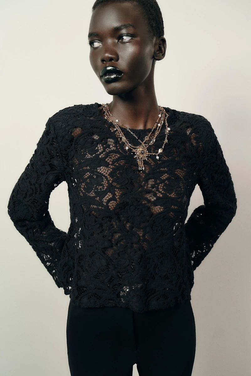 SHOULDER PAD LACE TOP