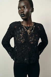 SHOULDER PAD LACE TOP