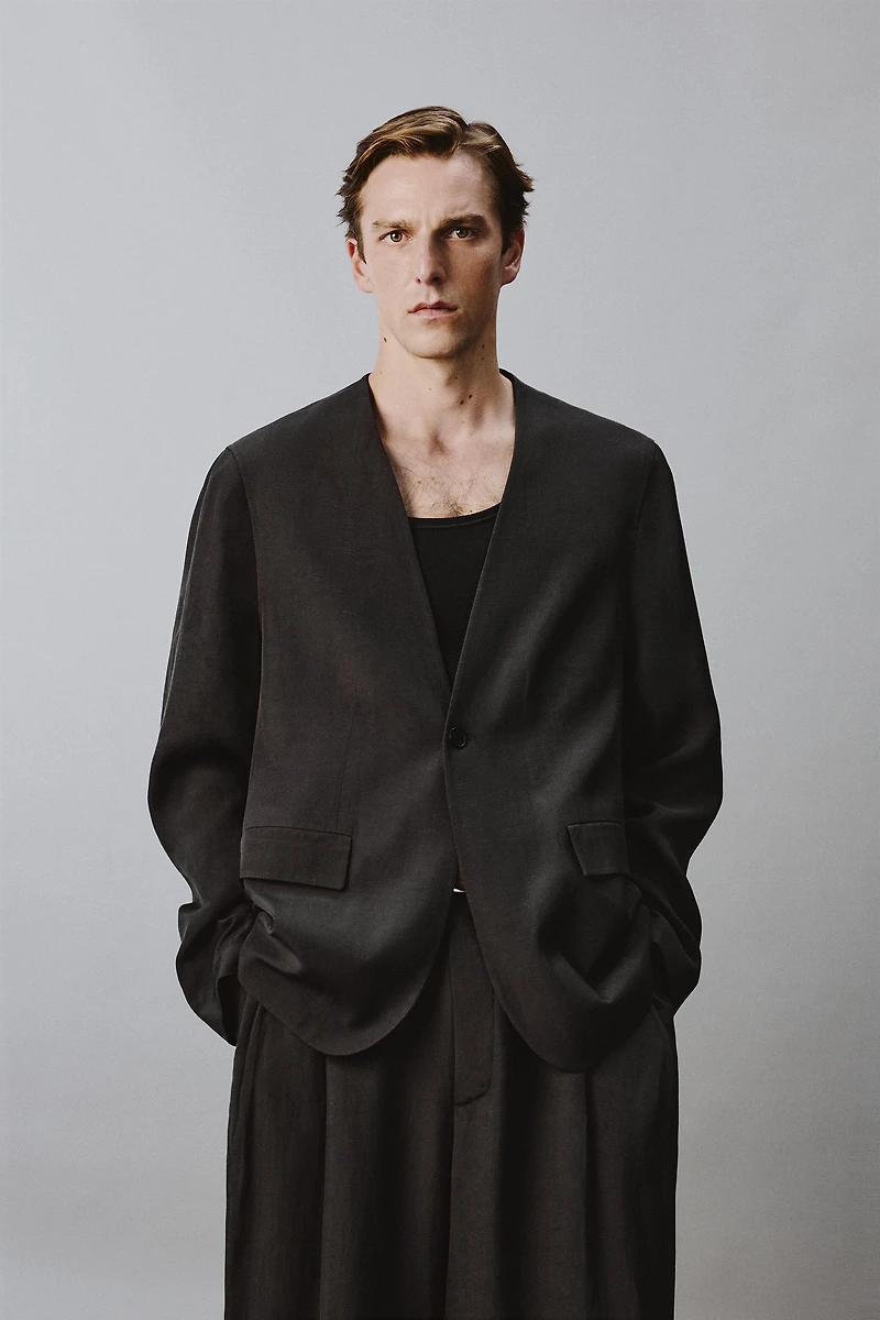 RELAXED FIT LAPELLESS SUIT BLAZER