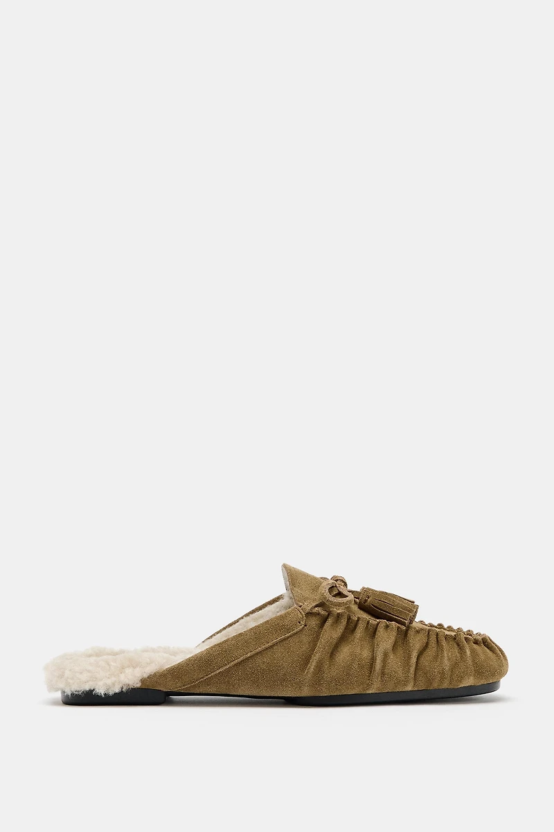 MOCASSINS OUVERTS À L'ARRIÈRE EN CROÛTE DE CUIR
