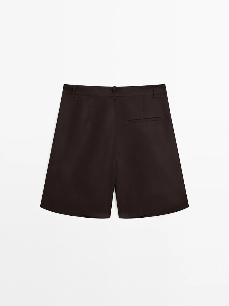 Pleated Bermuda shorts
