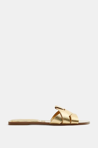 FLAT CROSSED LEATHER SANDALS