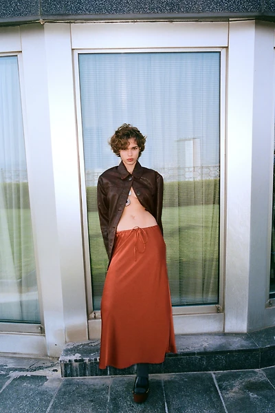 SATIN EFFECT MIDI SKIRT