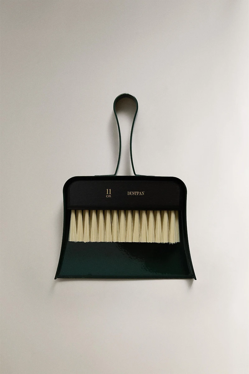 BRUSH AND DUSTPAN SET