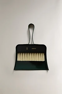 BRUSH AND DUSTPAN SET