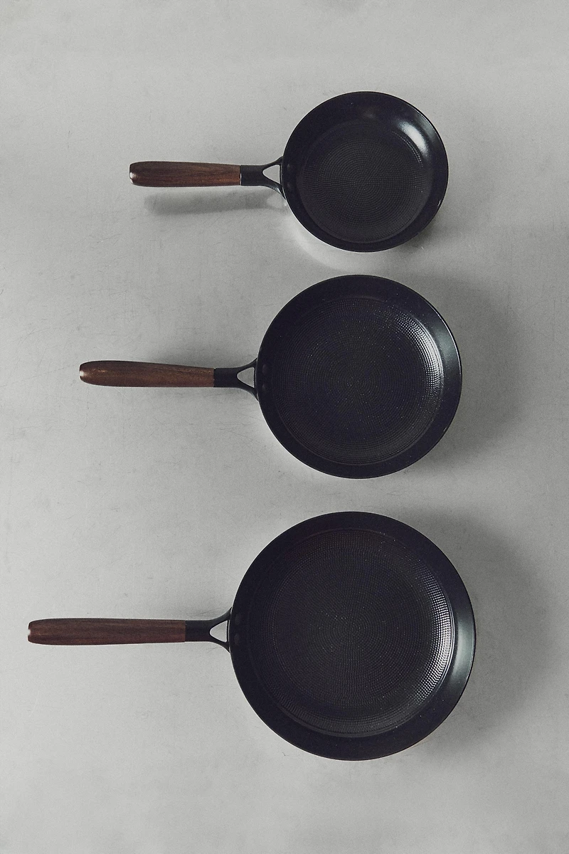 IRON FRYING PAN
