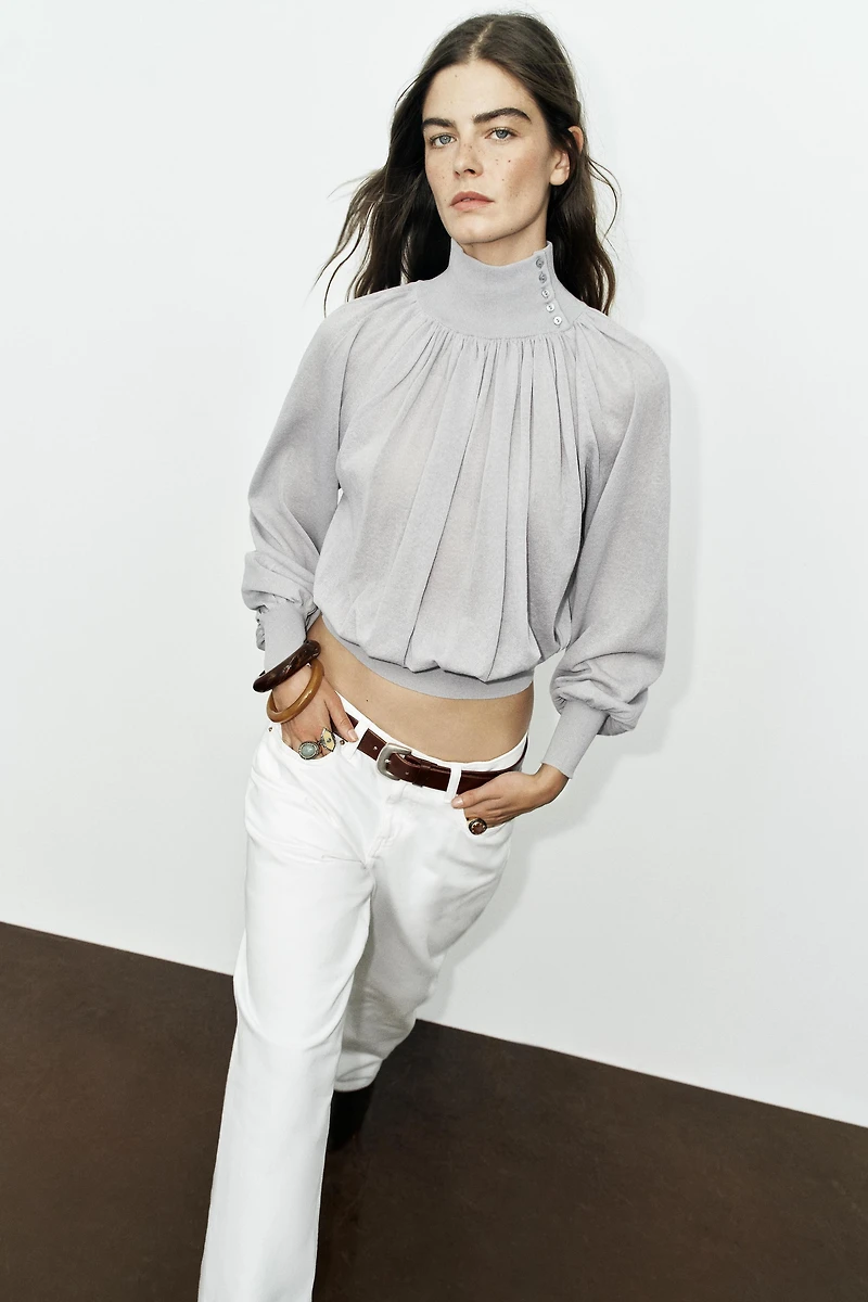 CONTRAST KNIT FLOWY BLOUSE