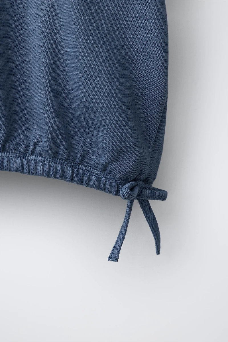 ENSEMBLE T-SHIRT À LACETS ET PANTALON JOGGER