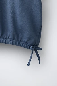 ENSEMBLE T-SHIRT À LACETS ET PANTALON JOGGER