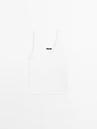 Ribbed top with neckline