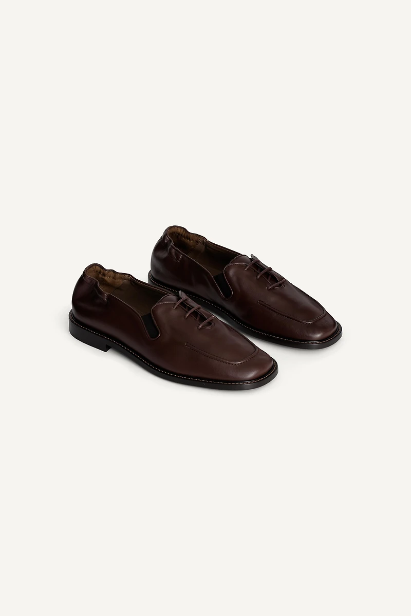 CHAUSSURES EN CUIR