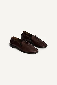 CHAUSSURES EN CUIR