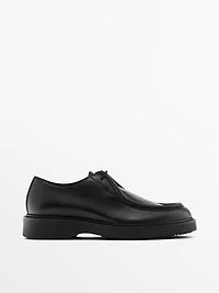 Leather shoes with moc toe
