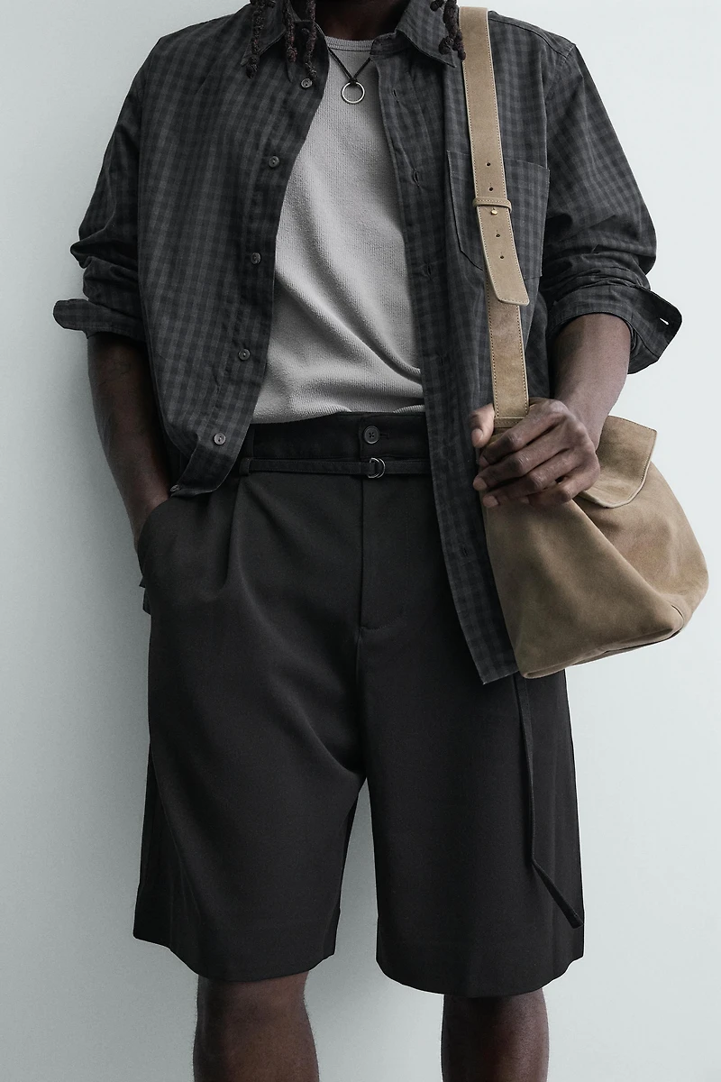 BERMUDA RELAXED FIT À PLIS ET CEINTURE