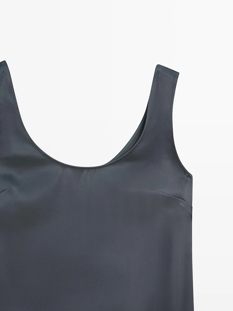 Robe courte fluide satinée