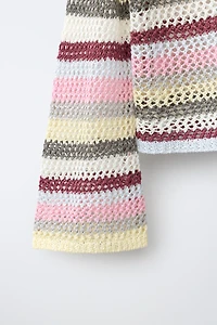 PULL EN RÉSILLE À RAYURES