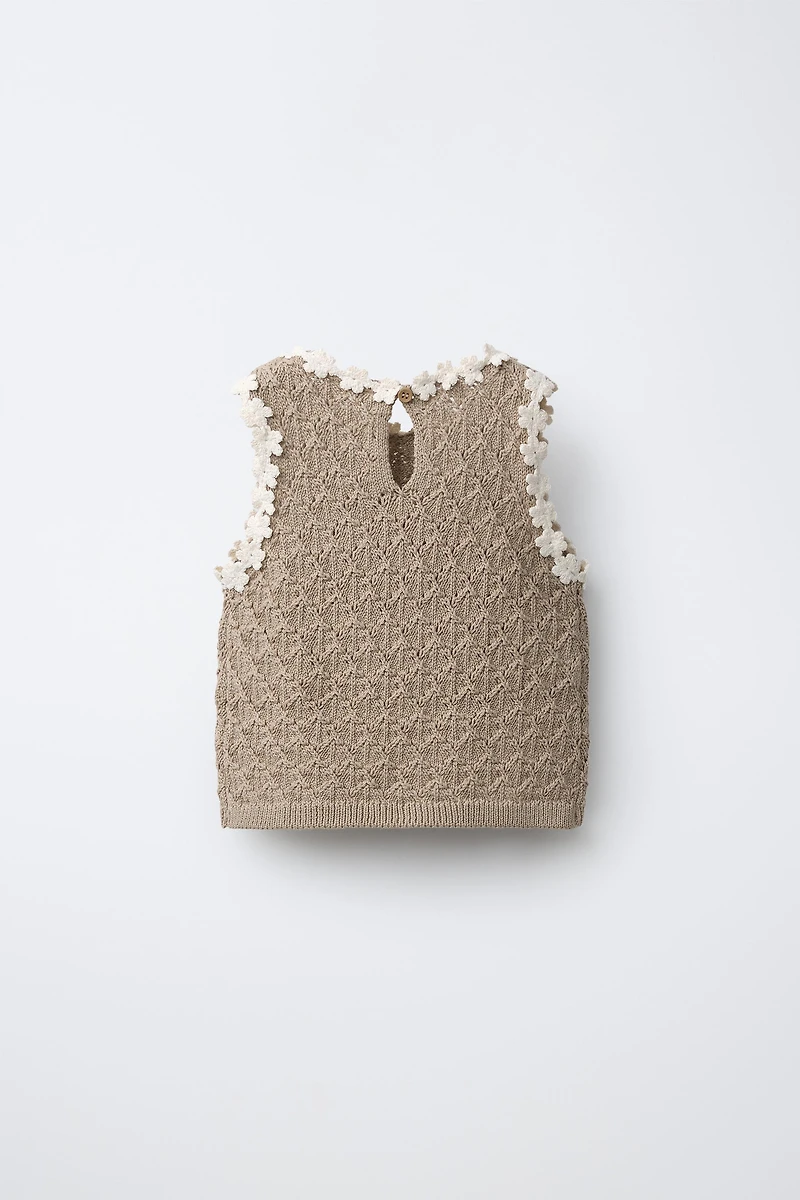 CROCHETED FLOWER KNIT TOP