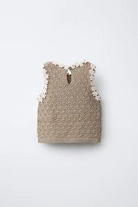 CROCHETED FLOWER KNIT TOP
