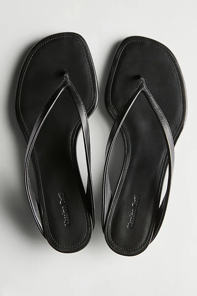 Sandale entre-doigts talon midi