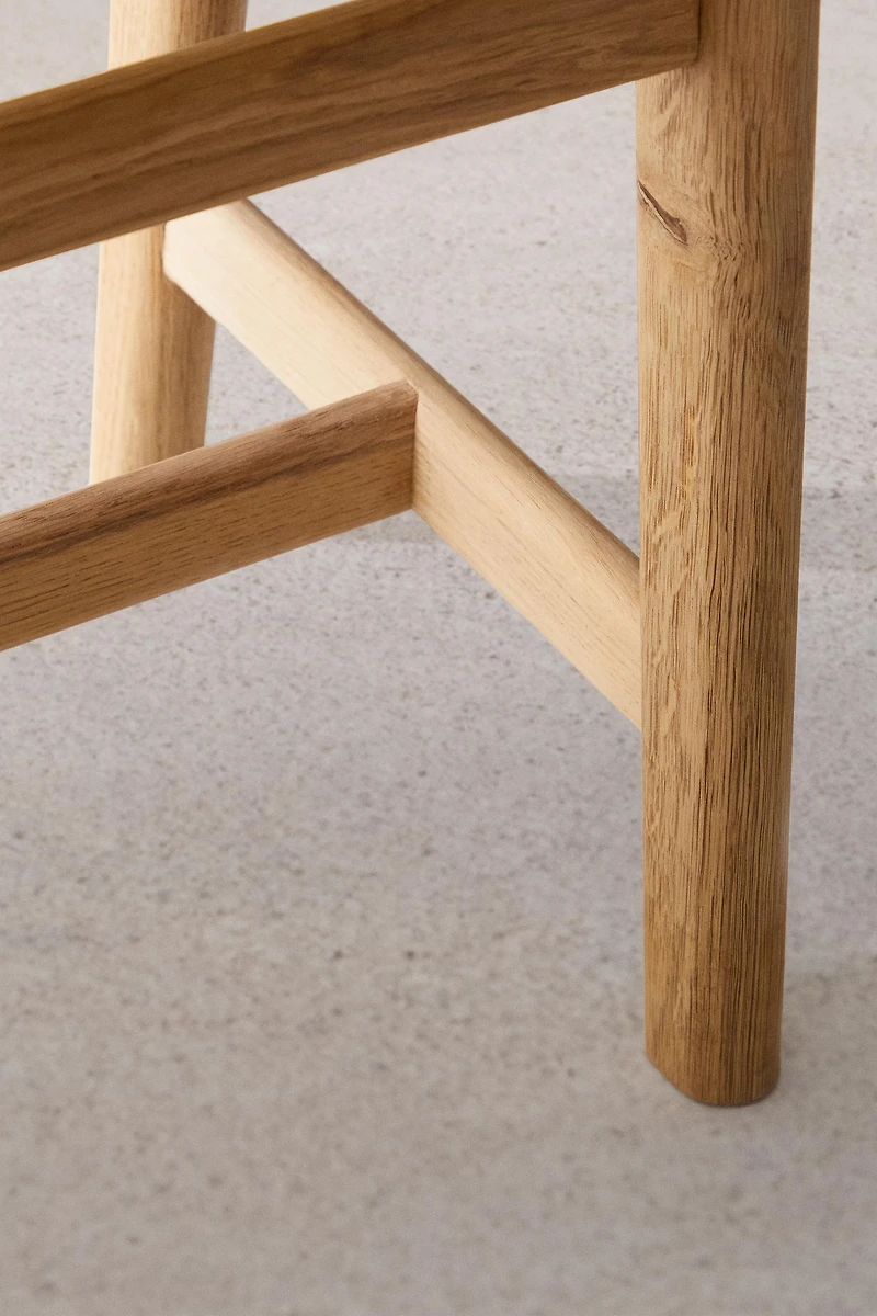 STOOL 01