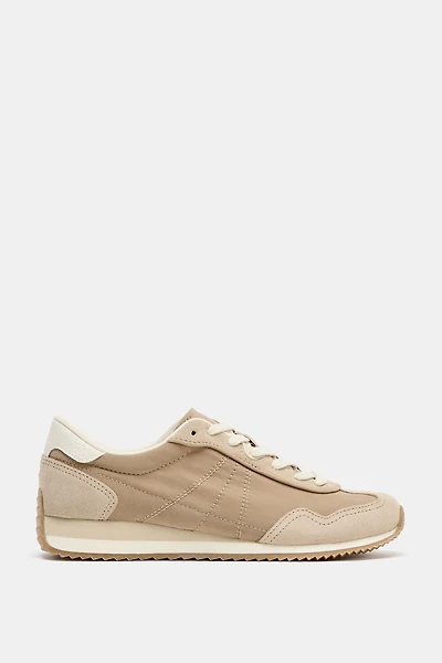 SOFT RUNNING SHOES