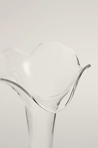 FLOWER-SHAPED GLASS VASE