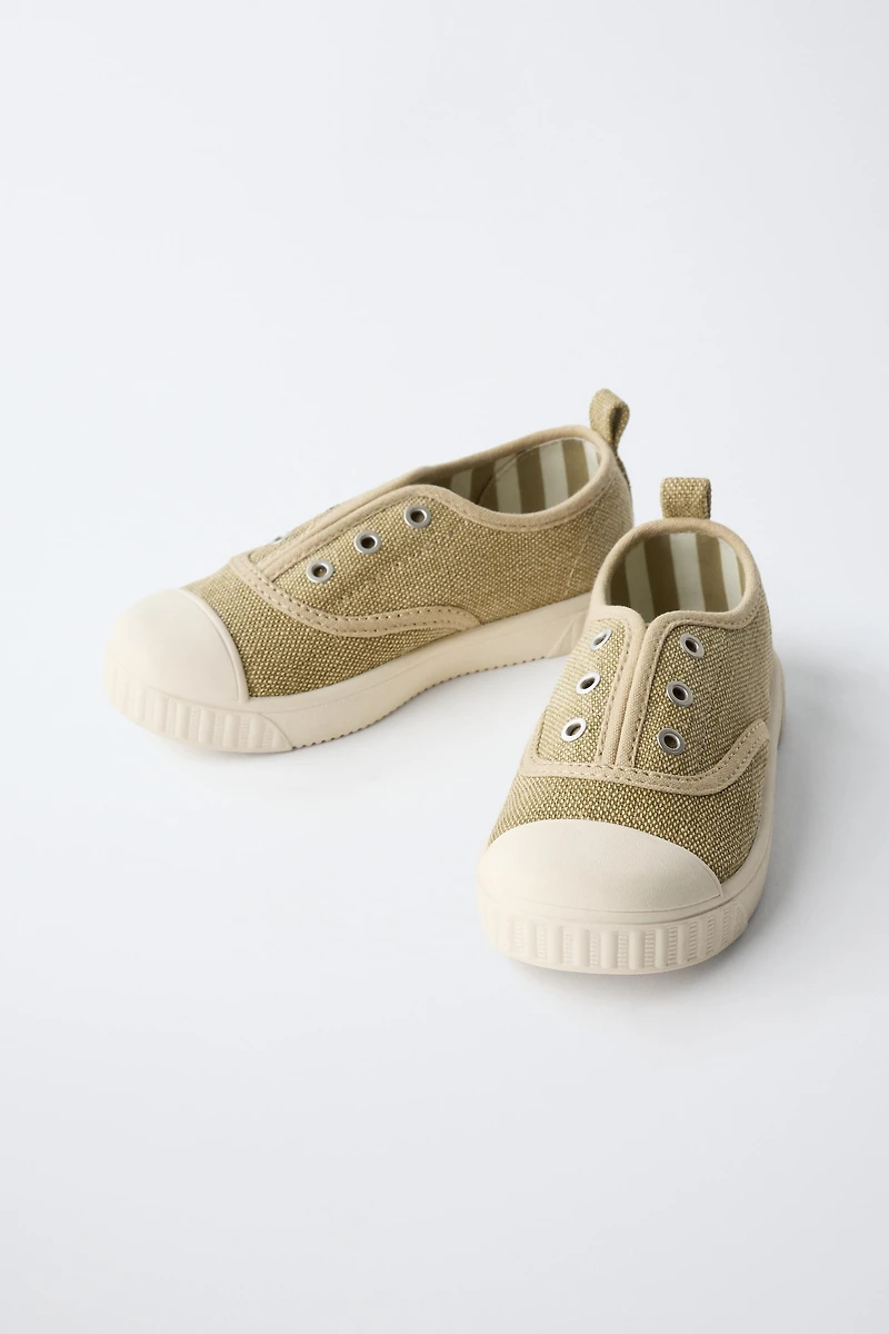 BASIC SNEAKERS