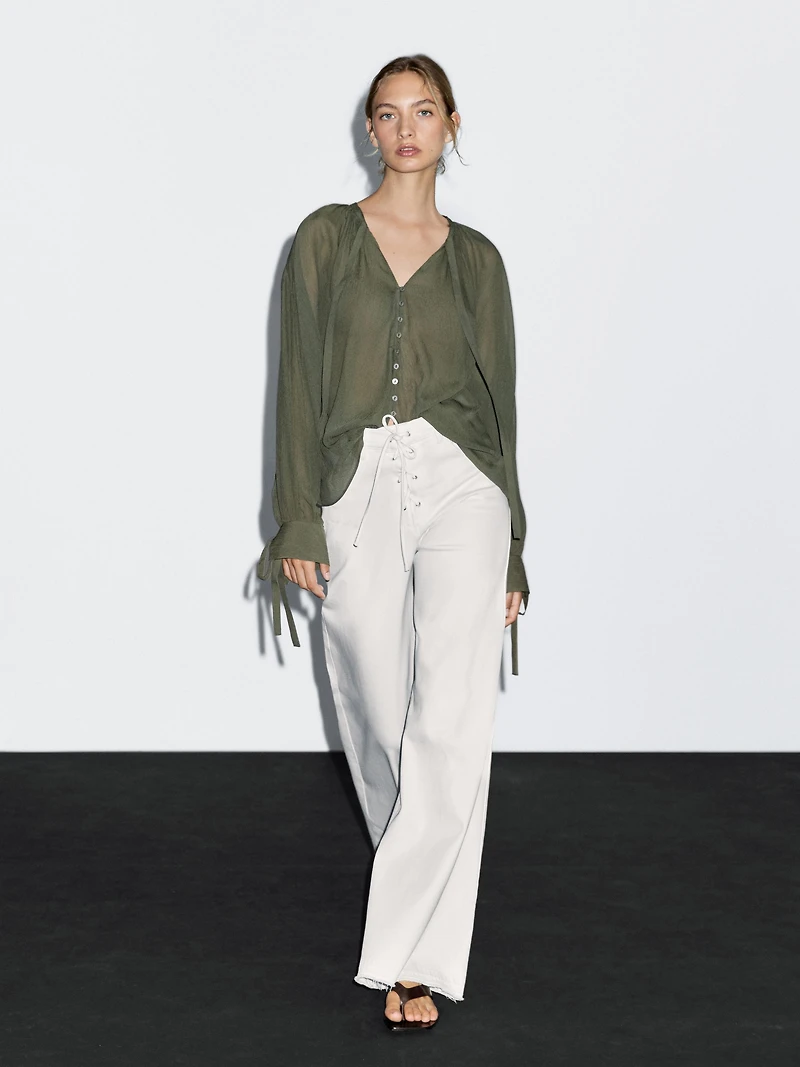 Flared high-waist jeans
