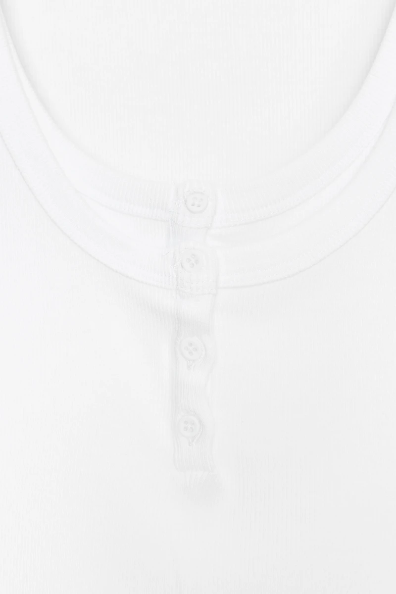 BUTTONED RIBBED TOP