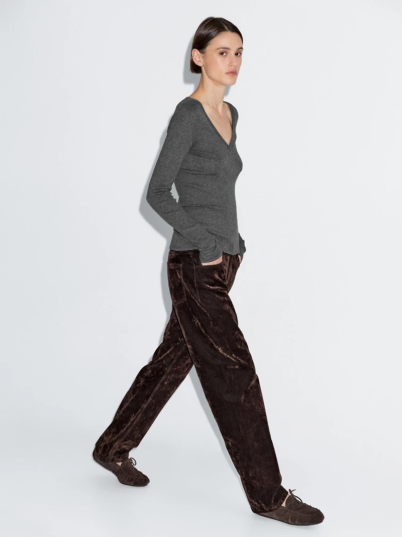 Ribbed V-neck T-shirt with long sleeves