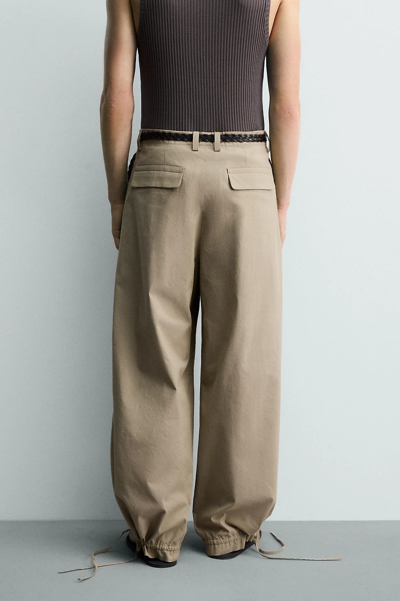 PANTALON COUPE BALLON À PLIS