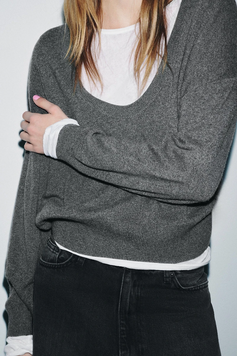 DEEP V-NECK KNIT JUMPER