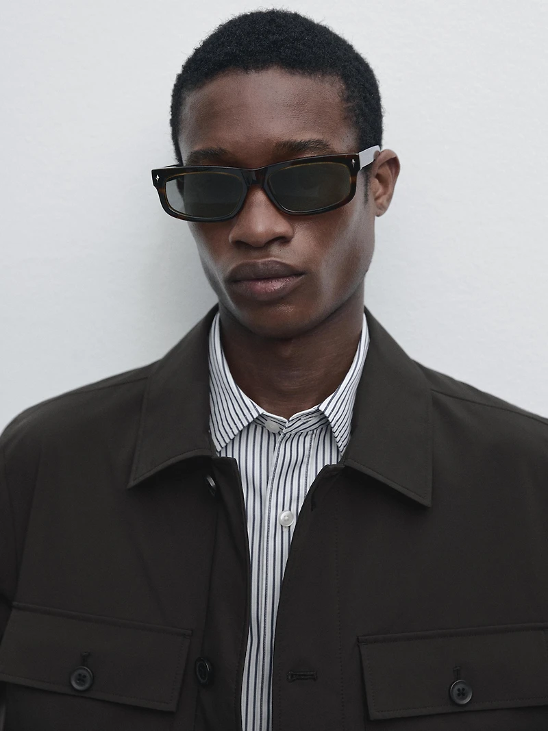 Short jacket with pocket details
