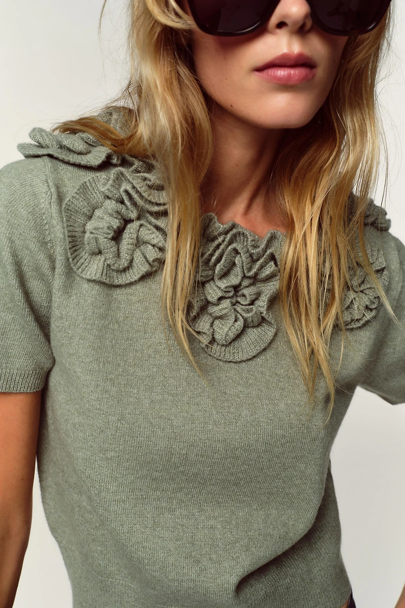 FLORAL KNIT SWEATER