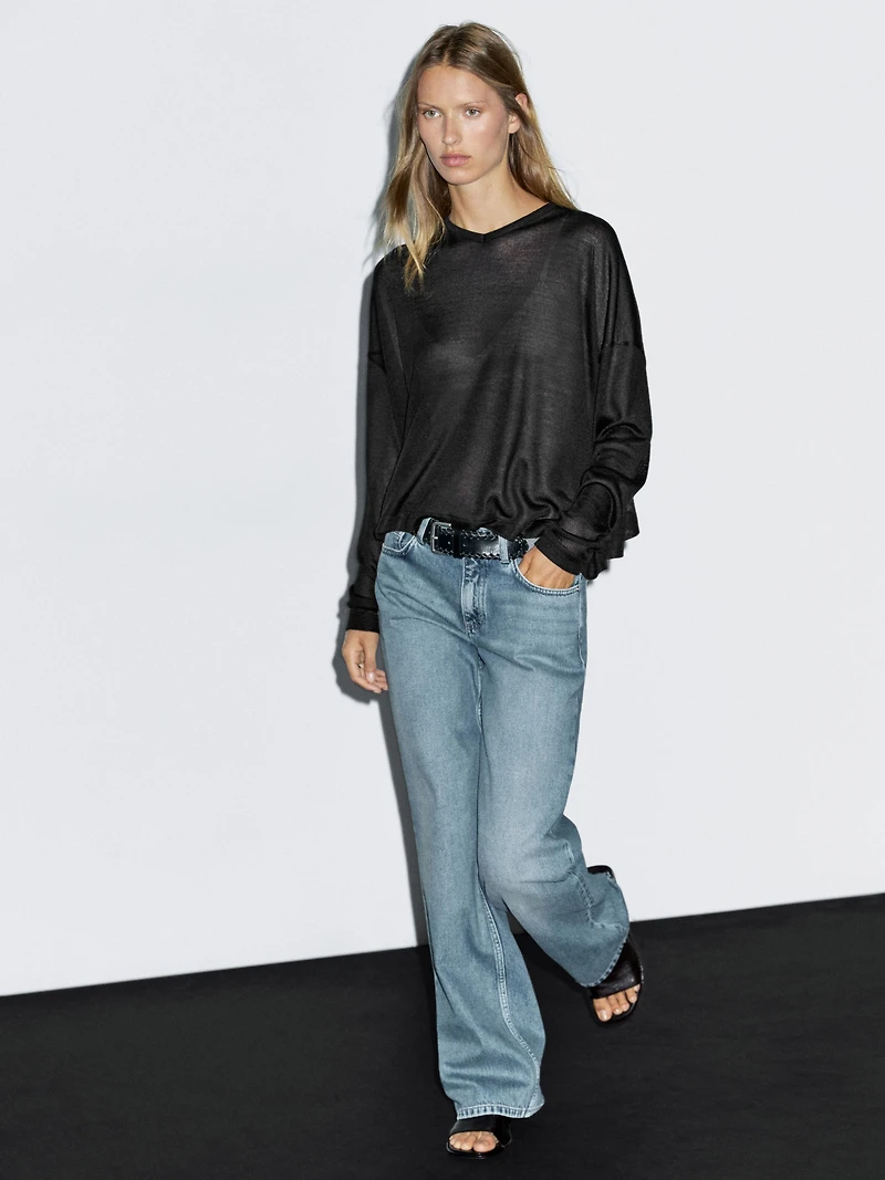 Loose-fitting V-neck sweater