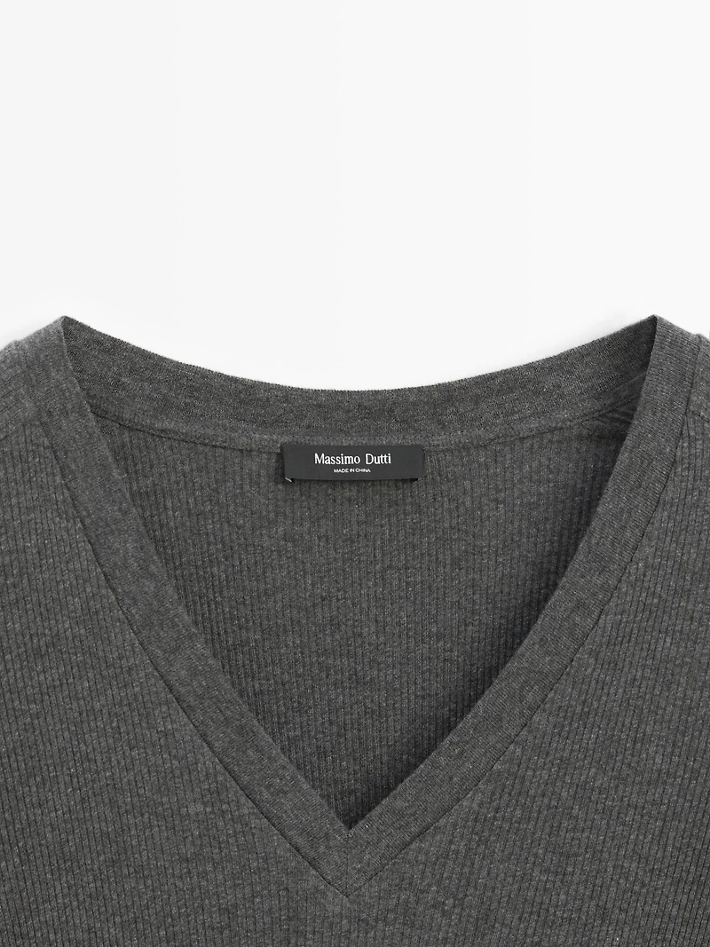 Ribbed V-neck T-shirt with long sleeves