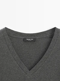 Ribbed V-neck T-shirt with long sleeves