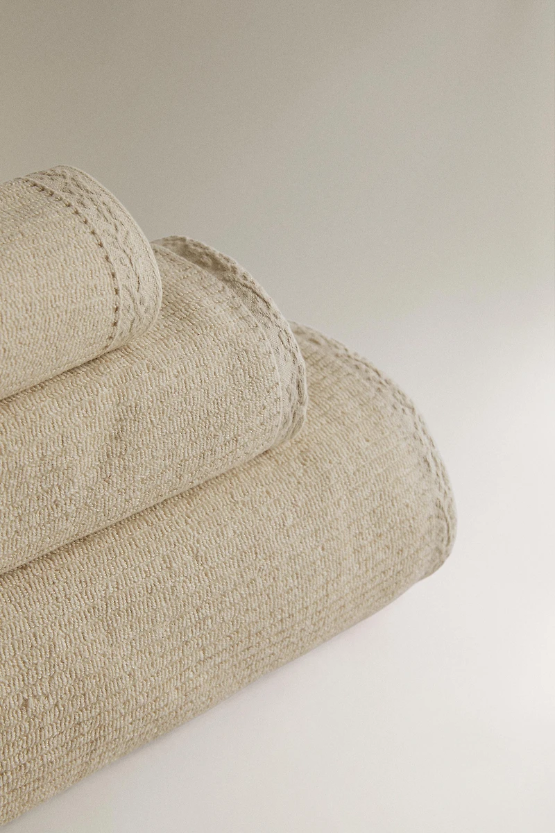 TEXTURED BATH TOWEL