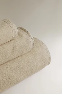 TEXTURED BATH TOWEL