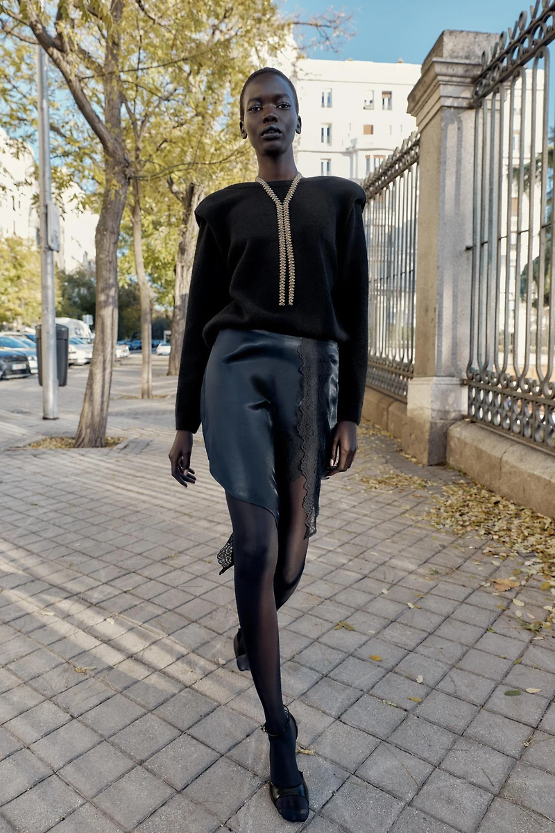 MINI JUPE SATINÉE AVEC DENTELLE