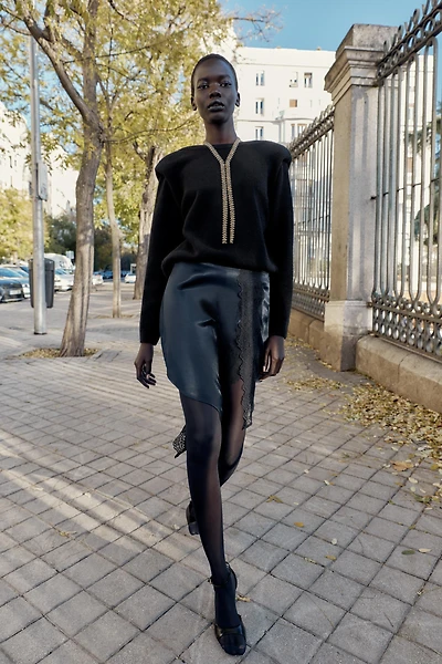 MINI JUPE SATINÉE AVEC DENTELLE