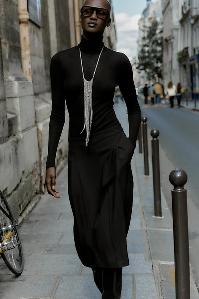 PLEATED LONG SHORTS