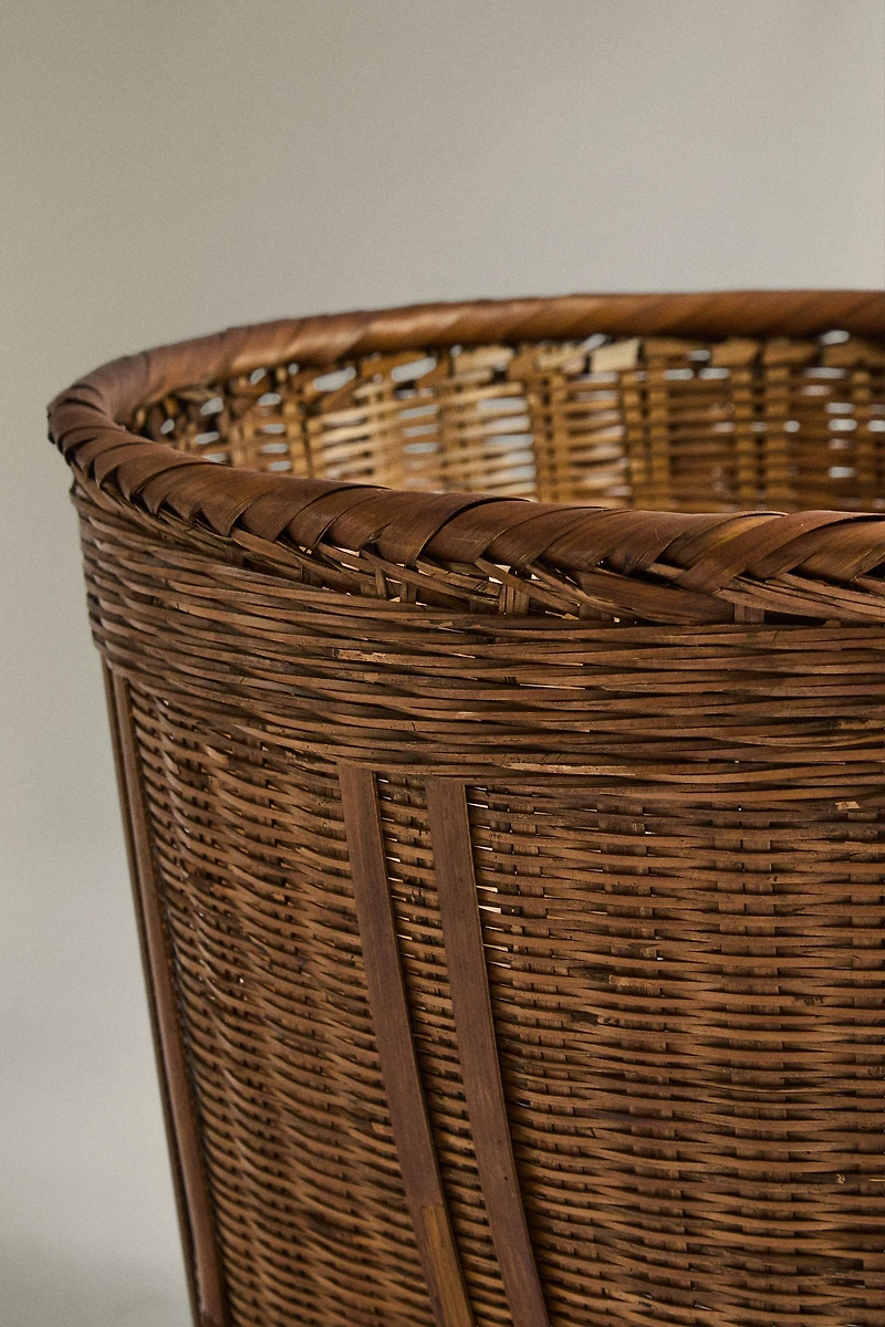 WOVEN BASKET