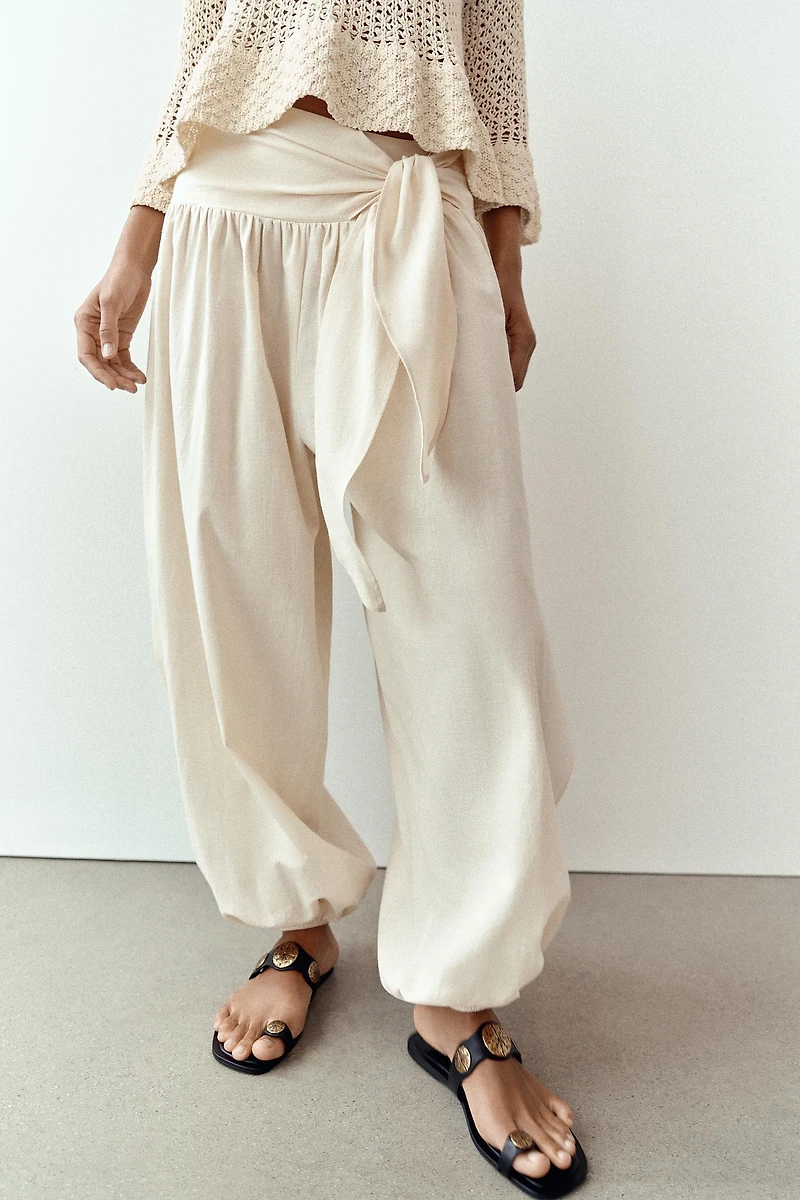 FLAT SANDALS WITH METALLIC DETAILS