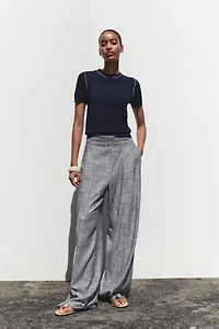 TRIMMED SHORT SLEEVE KNIT TOP