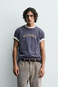 T-SHIRT DÉLAVÉ À IMPRIMÉ NUMÉRO